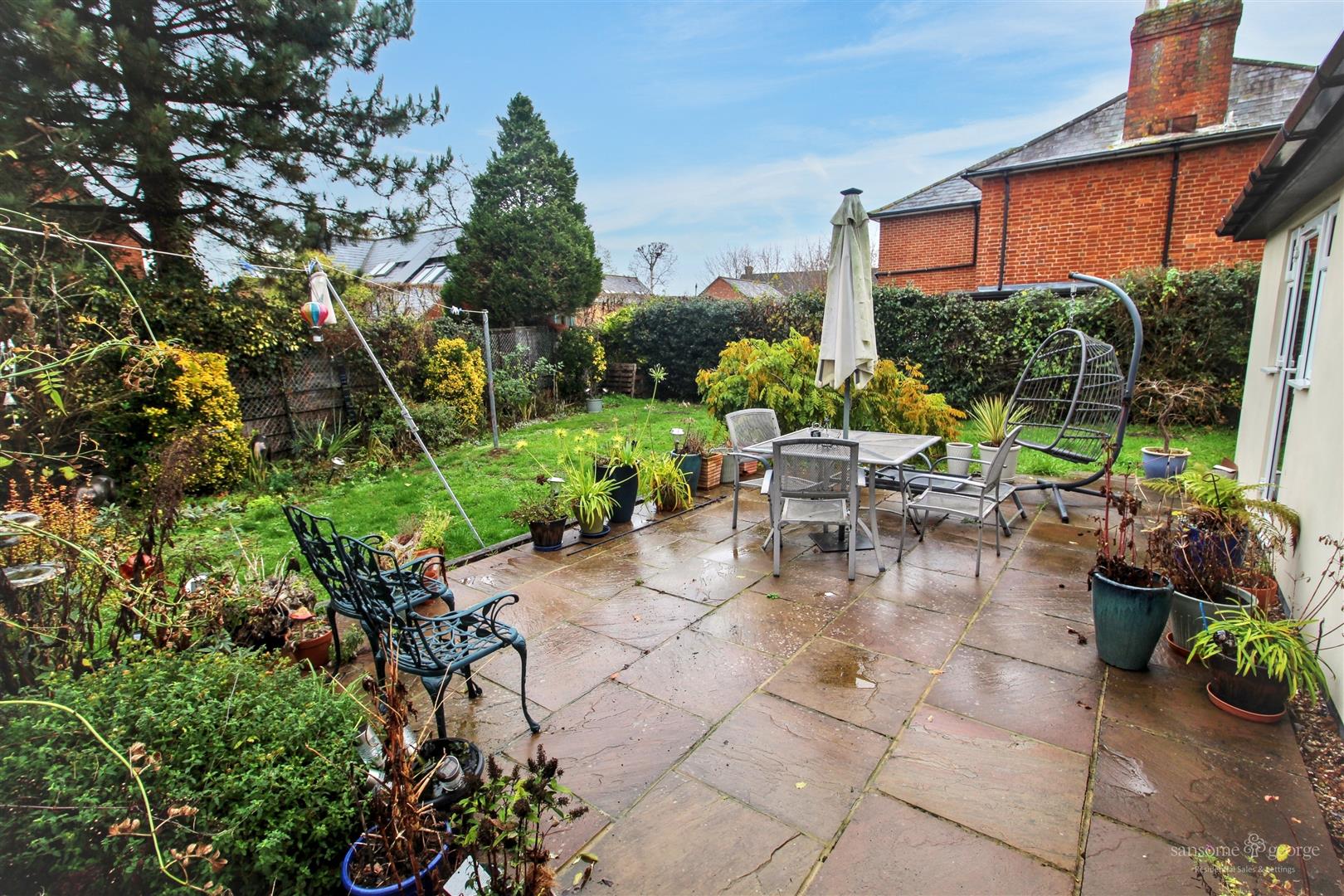 2 bed property in Reading Road, Reading
